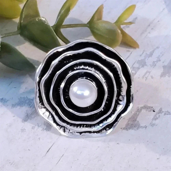 Abstract Art Avant Garde Silver Plate White Faux Pearl Adjustable Cocktail Ring - Picture 9 of 12